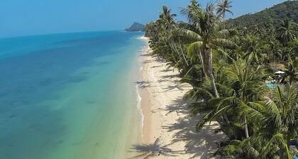 Beachside 3-bedroom Townhouse w Private Pool at 70 Meters From Beach