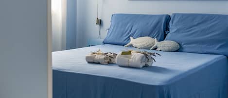 3 bedrooms, iron/ironing board, bed sheets, wheelchair access