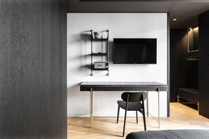 Superior Room, Balcony | Egyptian cotton sheets, premium bedding, minibar, in-room safe - The Modernist Athens (Athens)