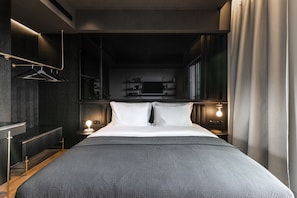 Egyptian cotton sheets, premium bedding, minibar, in-room safe