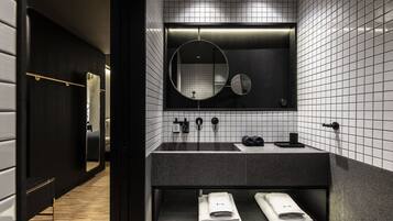Superior Room, Balcony | Bathroom | Shower, rainfall showerhead, designer toiletries, hair dryer