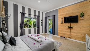 1 bedroom - Sea Studio - Sea-facing (Gqeberha (Port Elizabeth))