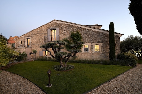 Garden. Bastide Des Demoiselles