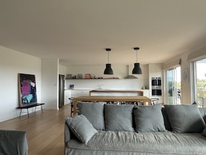 Smart-tv, dvd-afspiller, bøger