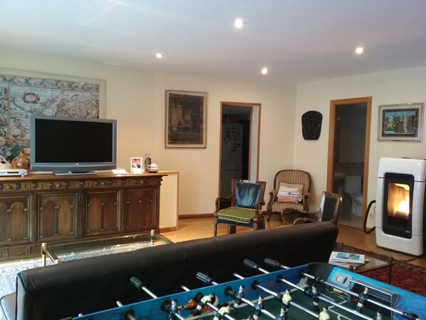 Living room - Near Far, Tranquility Vs Comfort (Ordino)