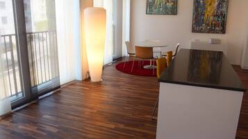 Apartment, 2 Bedrooms, Accessible, Smoking | Dining room
