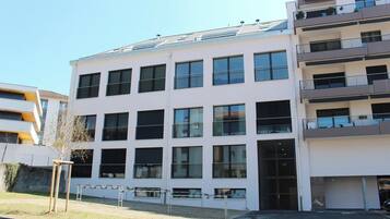 Apartment, 2 Bedrooms, Accessible, Smoking | Front of property