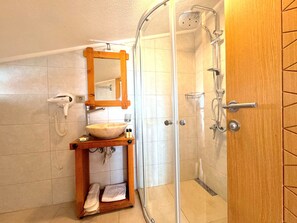 Quarto casal, vista para o mar, de frente para o mar | Roupas de cama antialérgicas, frigobar, individualmente decorados