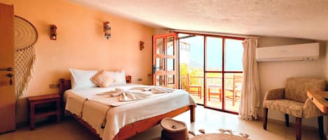 Double Room, Sea View, Sea Facing | Hypo-allergenic bedding, minibar, individually decorated, desk