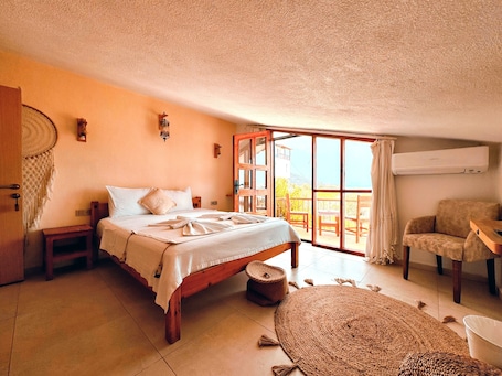Double Room, Sea View, Sea Facing | Hypo-allergenic bedding, minibar, individually decorated, desk. Ayaz Butik Otel