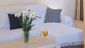 2 bedrooms, iron/ironing board, bed sheets - Lefkascottagehouse Villa (Lefkada)