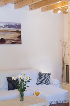 2 quartos, ferros/tábuas de passar roupa, roupa de cama