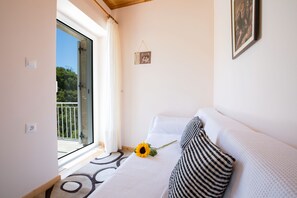 2 bedrooms, iron/ironing board, bed sheets - Lefkascottagehouse Villa (Lefkada)