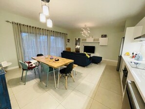 Appartement, 2 chambres | Restauration