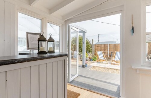 Beachside cottage dogs friendly 2 minutes walk to beach with hot tub* EV charger