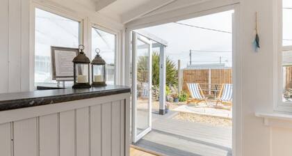 Beachside cottage dogs friendly 2 minutes walk to beach with hot tub* EV charger