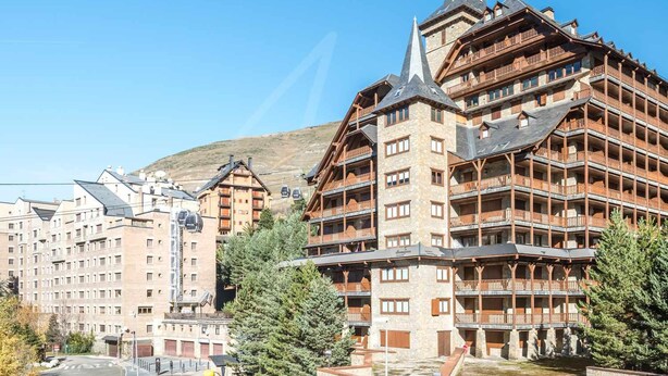 A multi-story hotel with a prominent tower, balconies, and a ski lift in the background. - Sarrahèra (Baqueira)