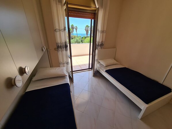 2 bedrooms, iron/ironing board, free WiFi