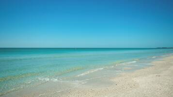 Studio (2 Bedrooms) | Interior