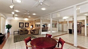 Studio (2 Bedrooms) | Interior