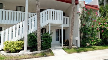 Studio (2 Bedrooms) | Interior