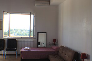 Huone, 1 makuuhuone, esteetön, tupakointi sallittu | 1 makuuhuone