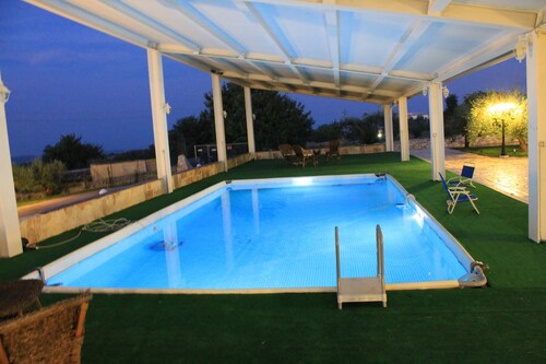 Room in Guest Room - Comfortable Quadruple Room in a Farmhouse With Swimming Pool