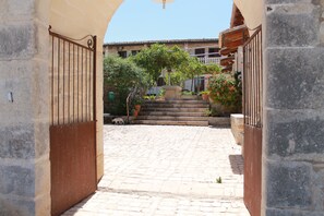 Huone, 1 makuuhuone, esteetön, tupakointi sallittu | Ulkopuoli