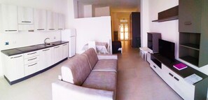 TV, books - Apartment Suite spa Zero Barriers - (Acqui Terme)