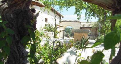 Room in Guest Room - Superb Double Room in a Farmhouse