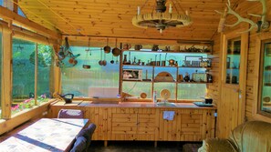 Ferienhaus, 2 Schlafzimmer, Raucher, eigener Pool | Esszimmer