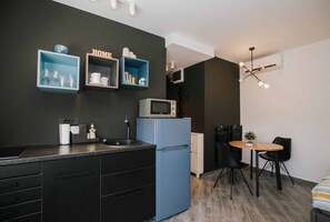 City Studio | Private kitchen | Full-size fridge, microwave, stovetop, dishwasher