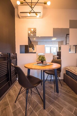 Estúdio urbano | Opções para refeição no quarto