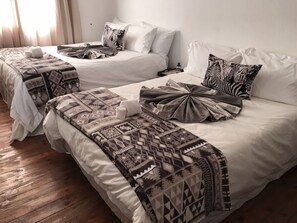 3 bedrooms, bed sheets - "break Away From City Lights and Enjoy Tranquility Under the African Sky" (Addo)