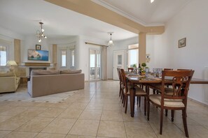 Villa, 5 Bedrooms, Smoking, Private Pool | Dining