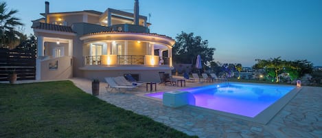 Villa, 5 Schlafzimmer, Raucher, eigener Pool | Pool | Außenpool