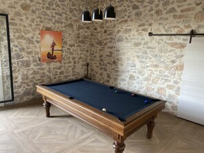 Game room - Large bourgeois mansion of the castle type (Provence-Alpes-Côte d'Azur)