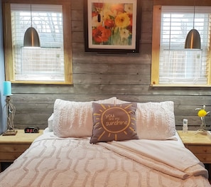 1 bedroom, iron/ironing board, free WiFi, bed sheets - 2nd Street Retreat: Cozy Garden Apartment - So Close You Can Walk/Bike the Town (Bentonville)
