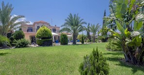 Villa, 4 chambres, fumeurs, balcon | Jardin