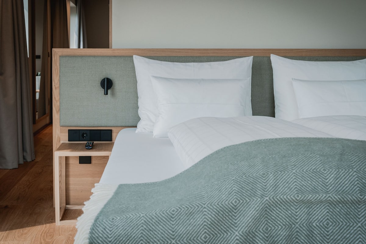 1 bedroom, premium bedding, minibar, in-room safe