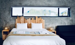 4 bedrooms, travel cot