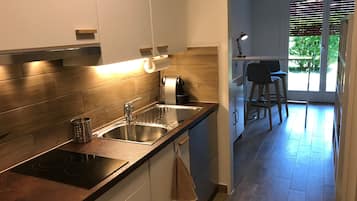 Apartment, 1 Bedroom, Garden View | Private kitchen | Microwave, coffee/tea maker, electric kettle, high chair