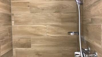 Apartment, 1 Bedroom, Garden View | Bathroom