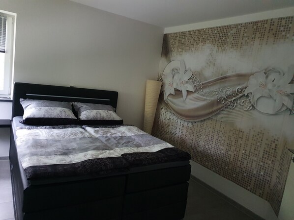 2 bedrooms, iron/ironing board, free WiFi, bed sheets