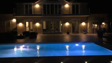 Outdoor pool, a heated pool