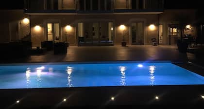 Superb 330m² villa sleeping 11, heated pool, terrace and garden