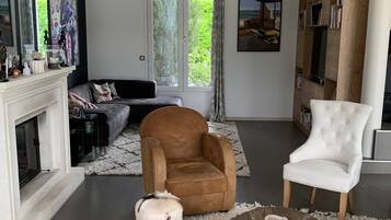 TV, fireplace, DVD player, table football