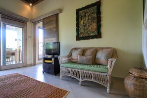 Villa, 3 Bedrooms, Private Pool, Garden View | Living area | Books - Vss-ubud Ricefield -ac-3bd-3bth-pool-b&b-internet (Ubud)
