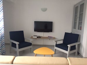 Apartment, 2 Bedrooms, Balcony, City View | Living room | Books - La Péninsule - Town Apartment in Curepipe 1 (Curepipe)