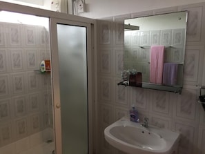 Apartment, 2 Bedrooms, Balcony, City View | Bathroom - La Péninsule - Town Apartment in Curepipe 1 (Curepipe)